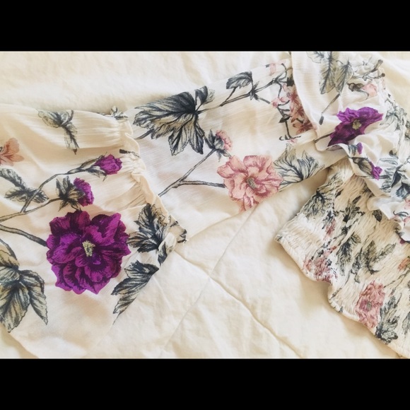 Cute Ruffle Crop Top - Picture 2 of 5